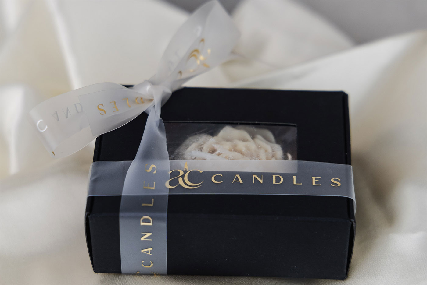 Mărturii nuntă: Bucurati-vă invitații cu lumânări din ceara naturala personalizate de la AC CANDLES